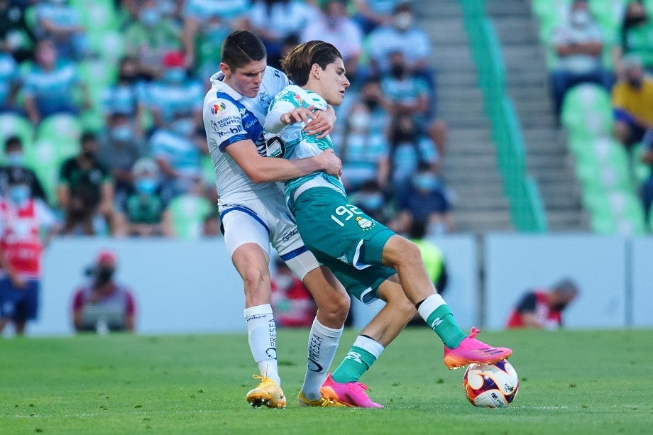 Santiago Muñoz en duelo con Santos