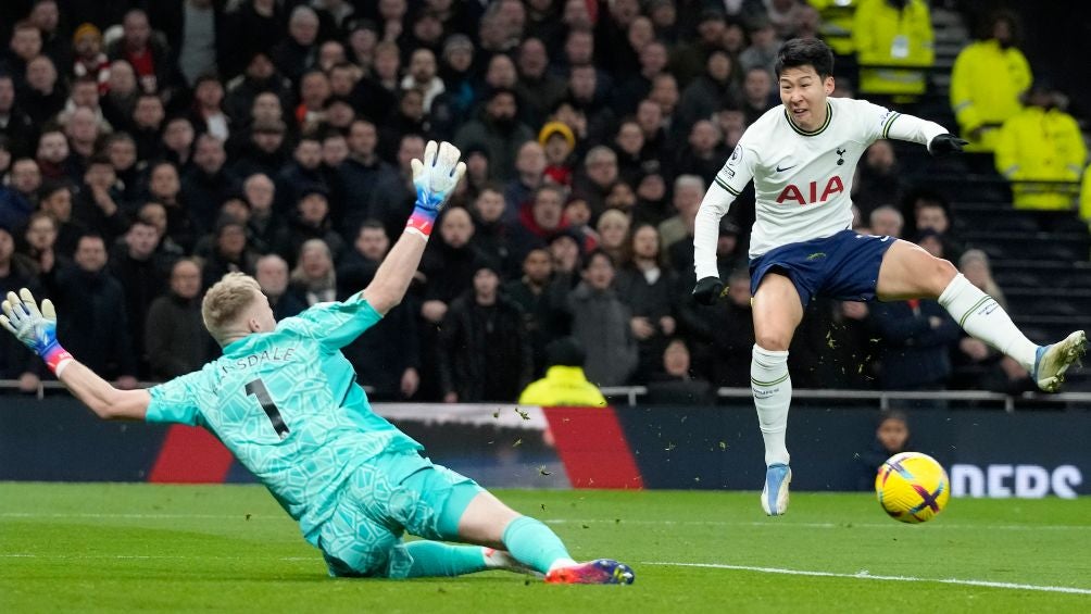 Aaron Ramsdale tuvo una gran noche en el derbi