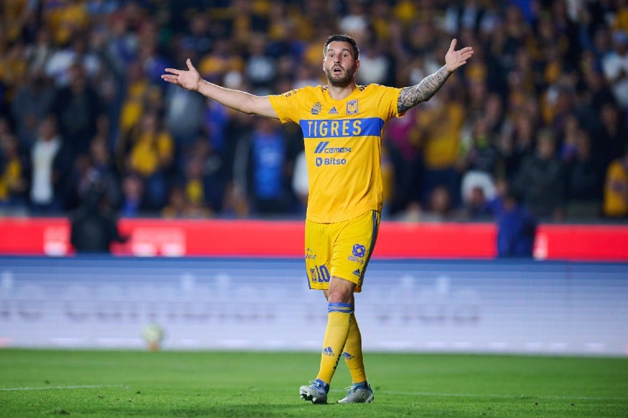 Gignac en partido con Tigres 