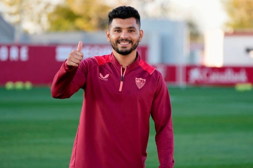 Tecatito en entrenamiento con Sevilla