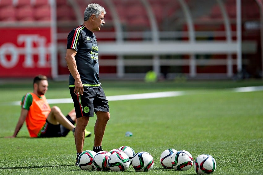 Tuca Ferretti como DT interino de México