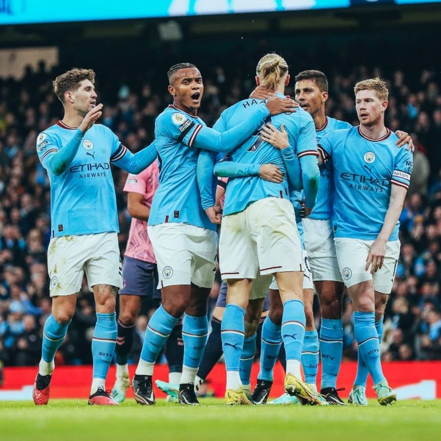 Manchester City festejando triunfo en la Premiere League