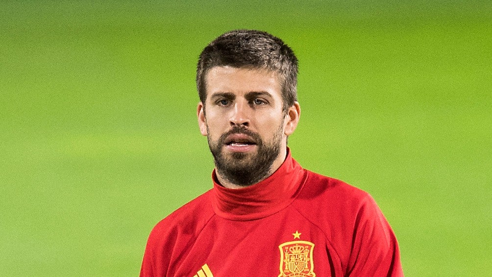 Piqué, señalado de ser infiel a Clara Chía; paparazzi lo 'quemó' en redes con sensual abogada