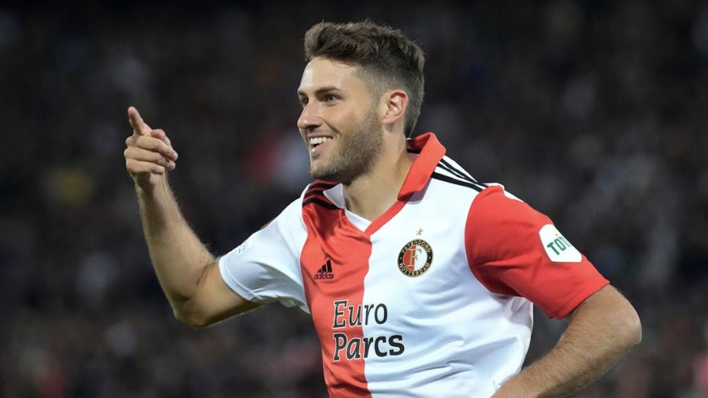 Giménez celebrando gol con el Feyenoord