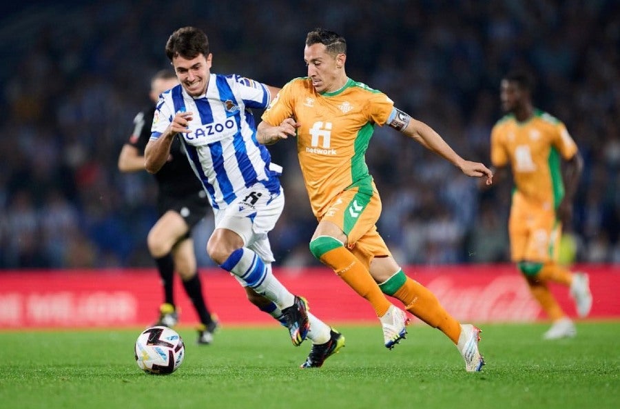 Guardado peleando por el balón 