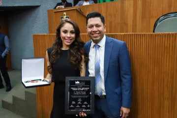 Paola Longoria recibió su reconocimiento de teniente