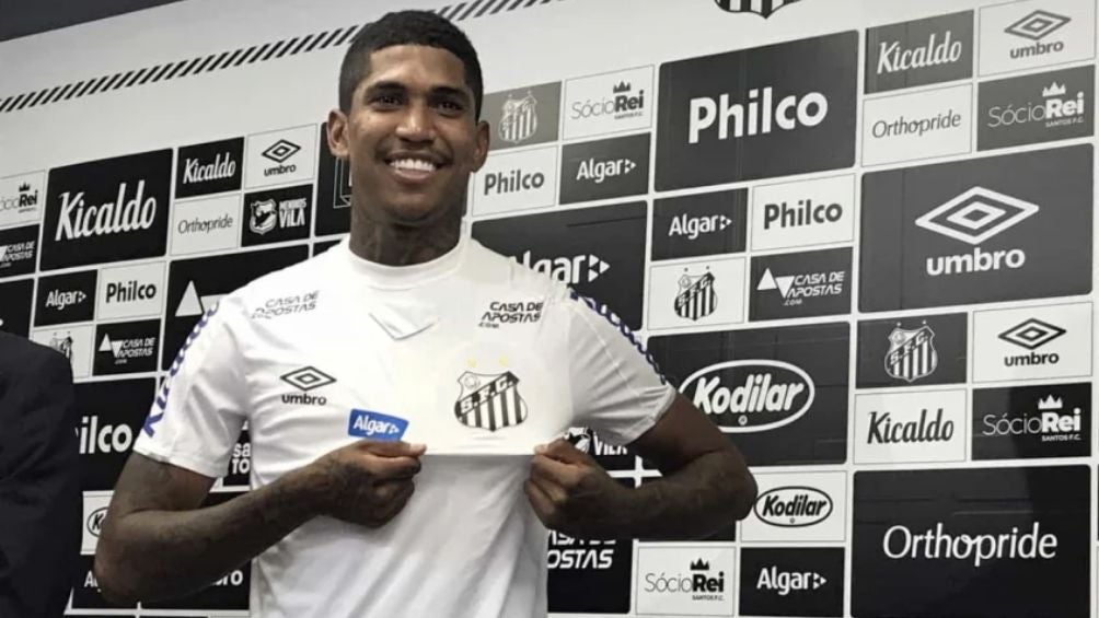 El brasileño en su presentación con Santos