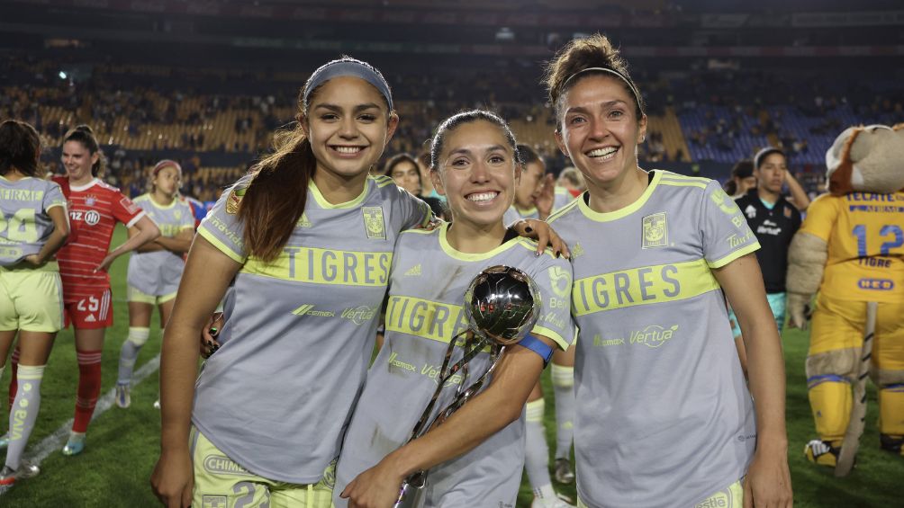 Las Amazonas celebran la victoria ante el Bayern Múnich femenil