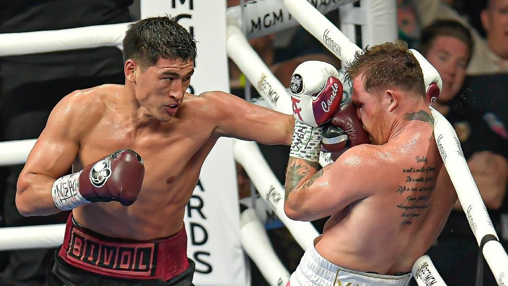 Dmitry Bivol venció a Saúl 'Canelo' Álvarez 