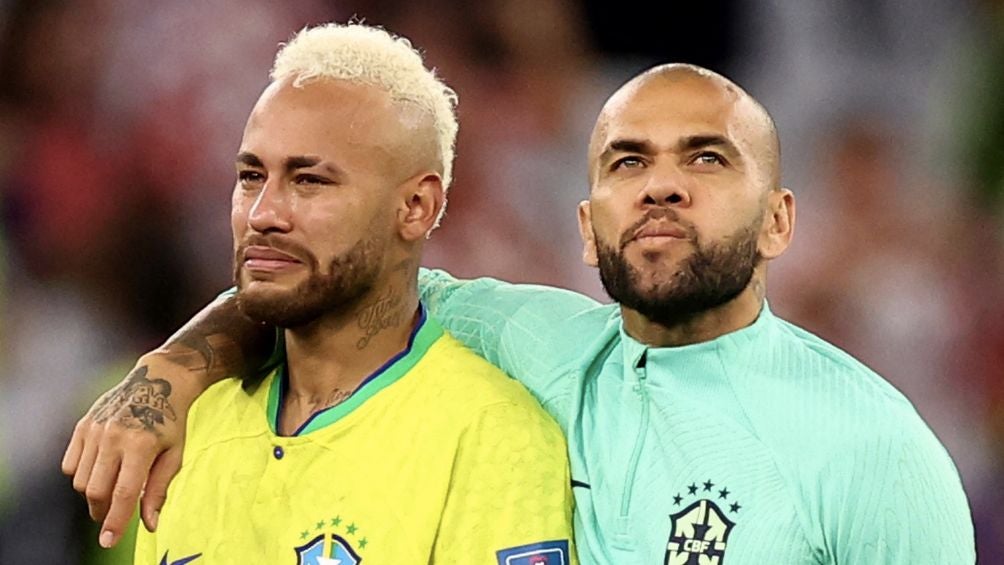 Alves junto a Ney en Qatar 2022