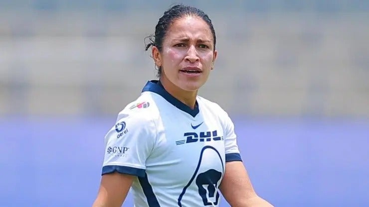 Dirce Delado con Pumas