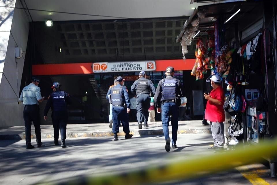 Corto circuito en la estación del metro Barranca del Muerto 