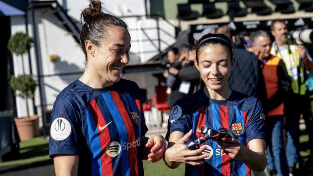 Barcelona Femenil: Jugadoras tuvieron que recoger las medallas de la Supercopa por su cuenta