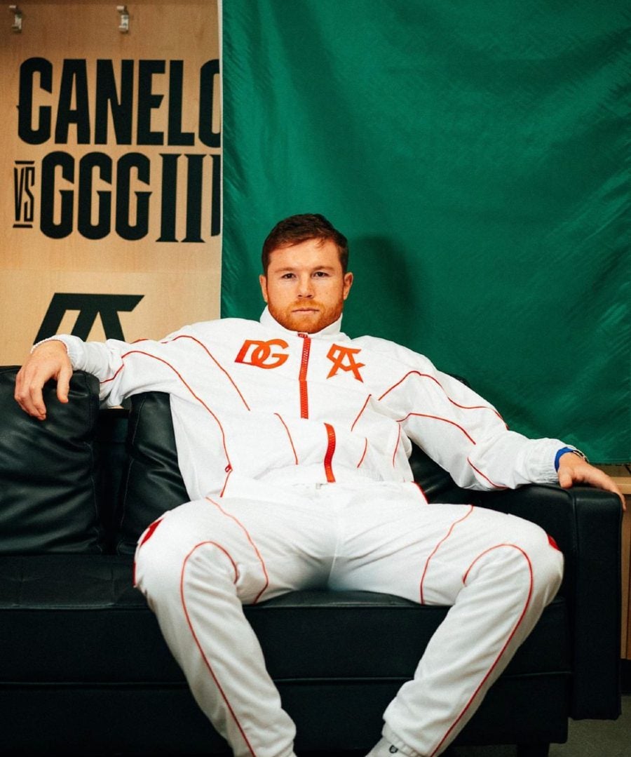 Canelo en sesión de fotos