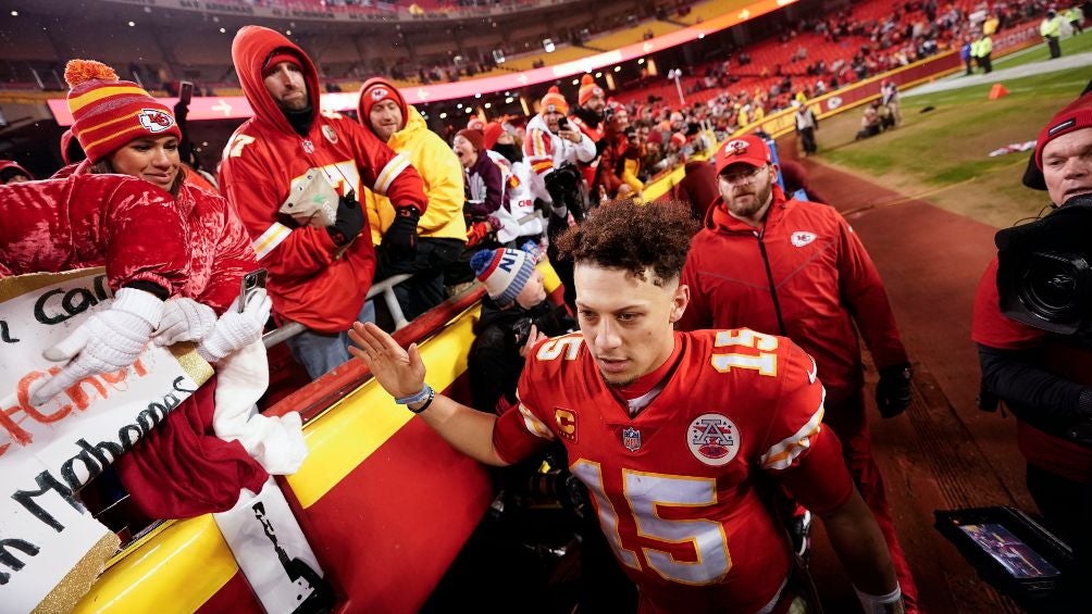 Patrick Mahomes espera poder jugar el domingo