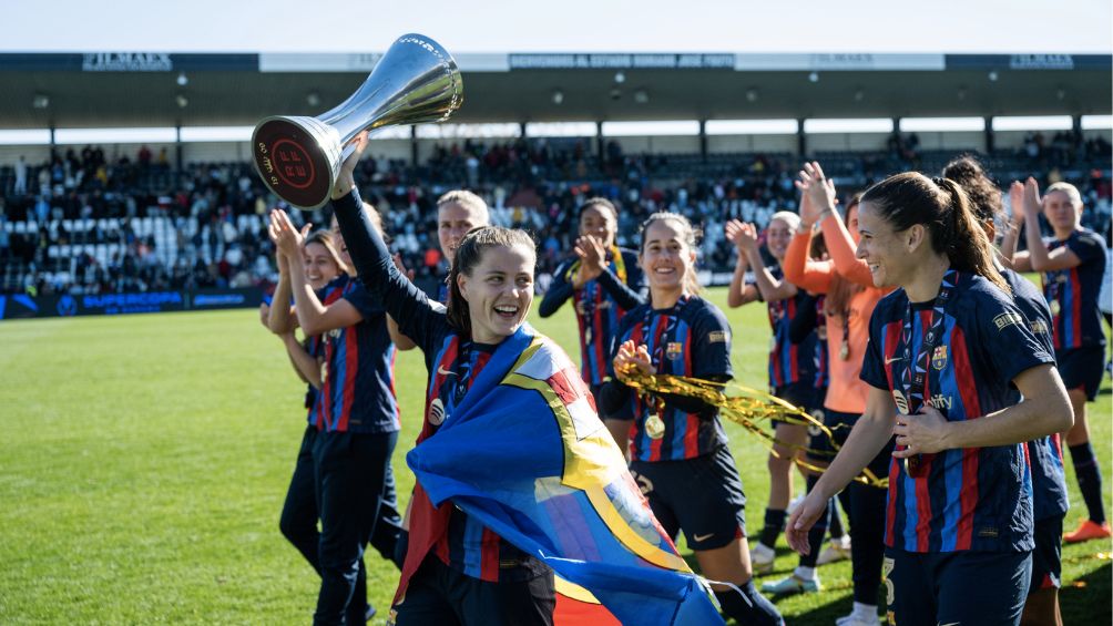 Las jugadoras blaugranas celebran su título