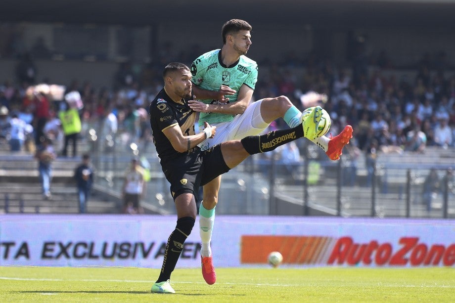 Nico Freire en partido ante Santos