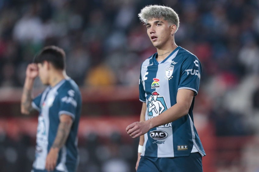 Álvarez en un juego del Pachuca