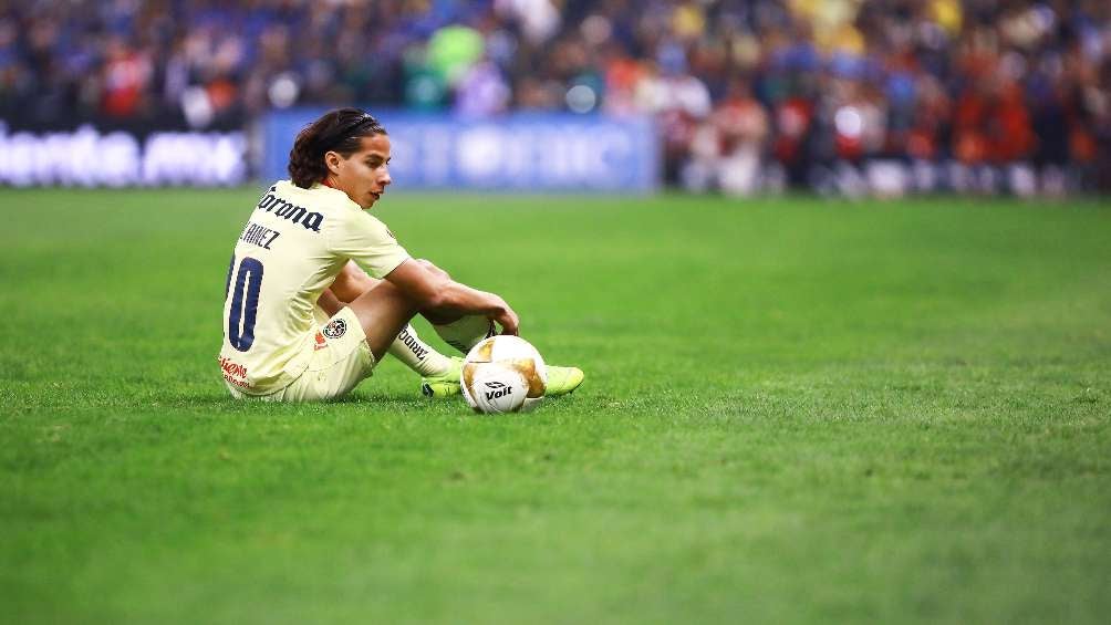 Lainez no regresó por el salario al América