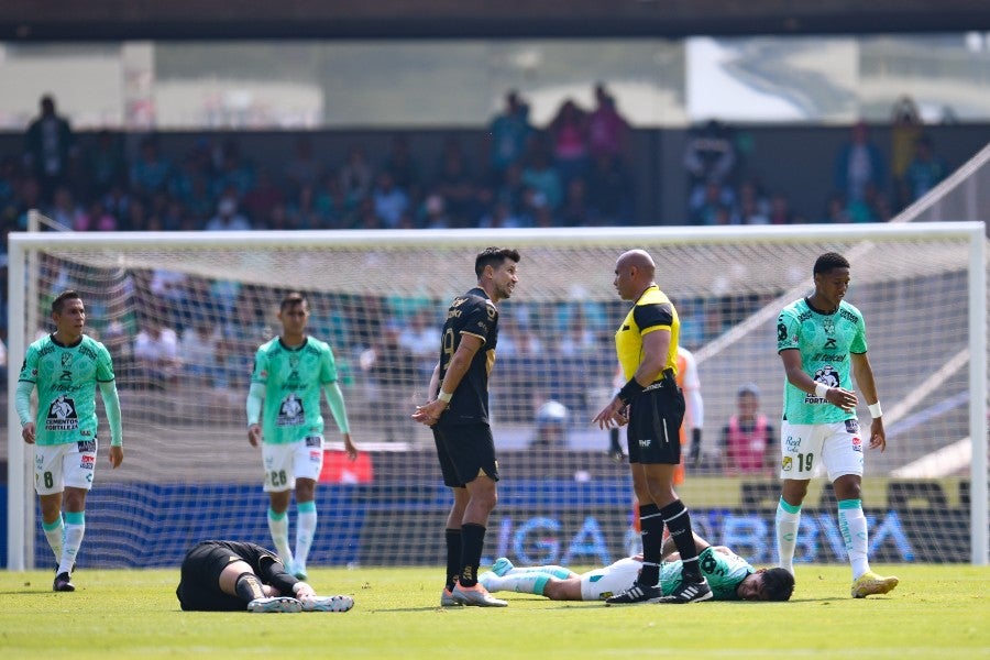 Jesús Molina durante un partido con Pumas