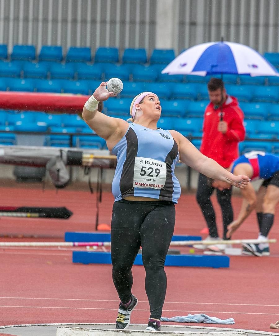 Amelia Strickler en competencia