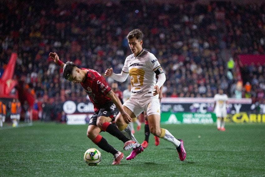 Dinenno en su partido 100 como capitán de Pumas