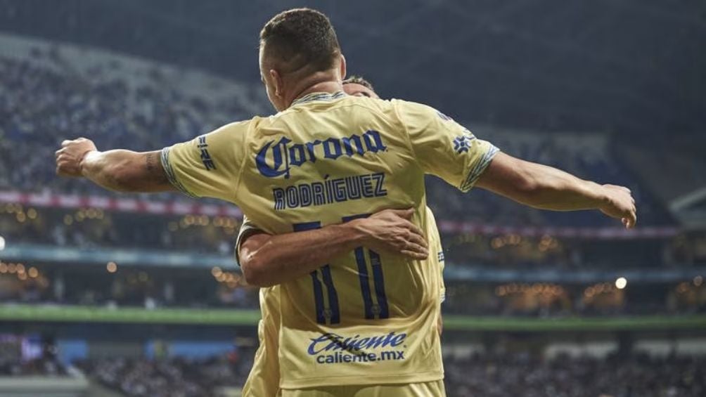 Rodríguez celebrando gol con las Águilas