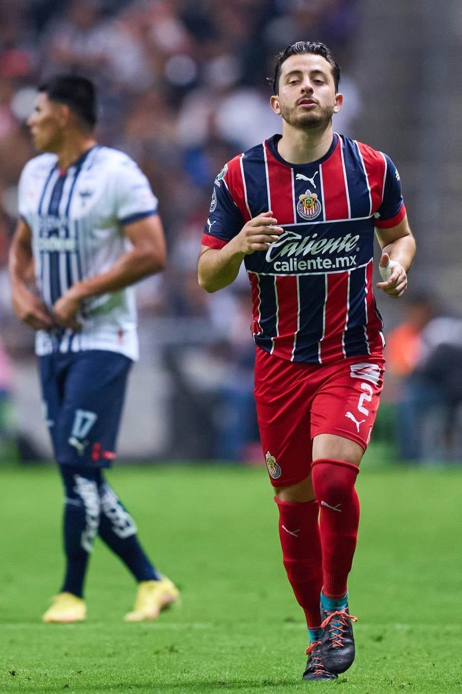 Mozo en juego con Chivas 