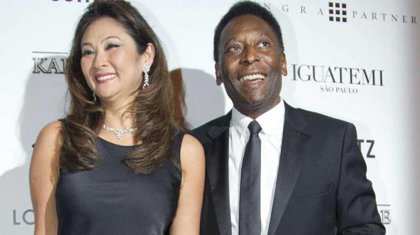 Pelé junto a Márcia Aoki