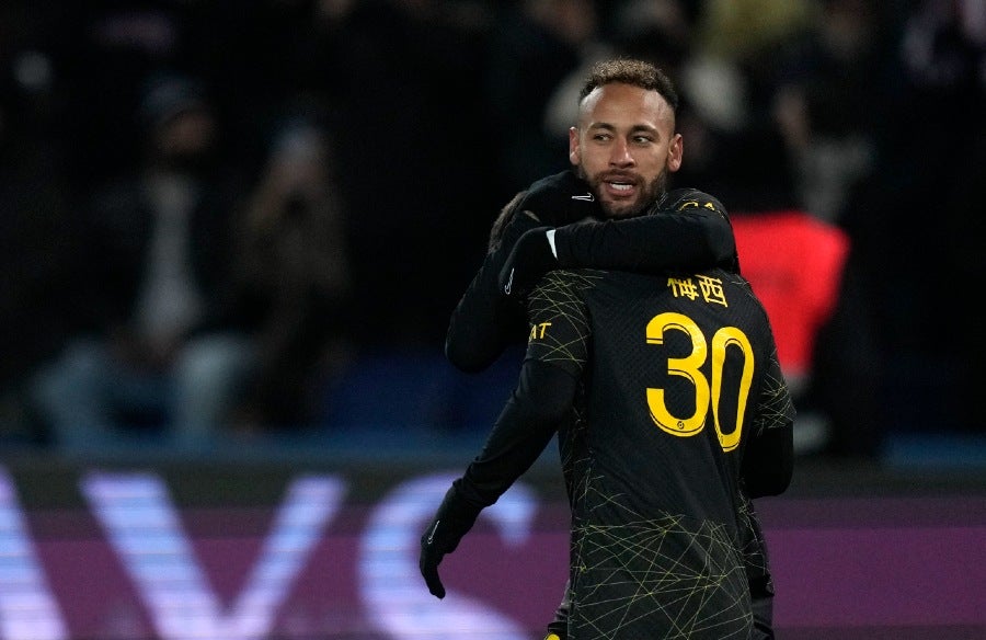 Meesi y Neymar festejando gol de PSG 