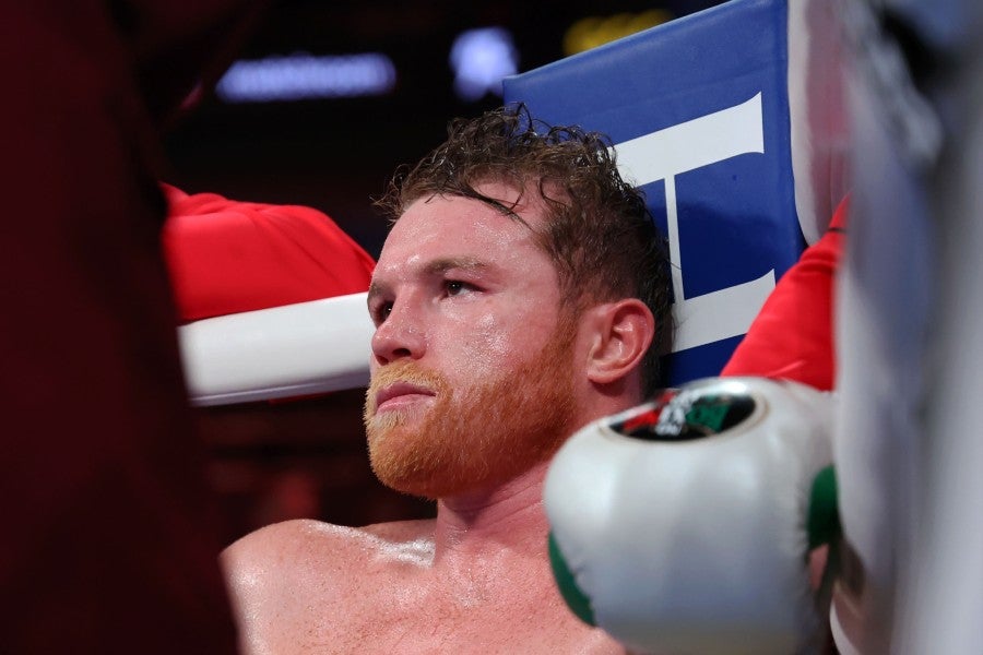 Canelo Álvarez tras pelear en el ring