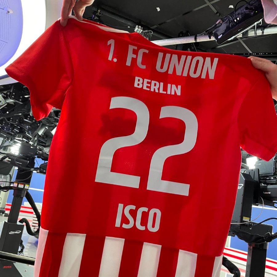 Playera de Unión Berlín con el nombre de Isco