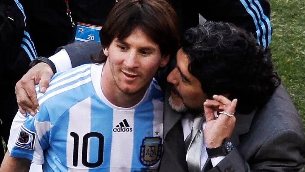 Diego Armando Maradona junto a Lionel Messi