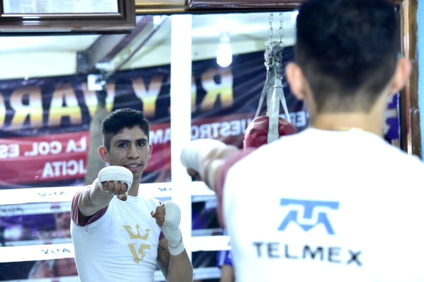 Rey Vargas entrenando en el gimnasio 