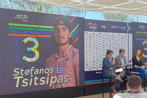 Los dirigentes durante la presentación de los jugadores