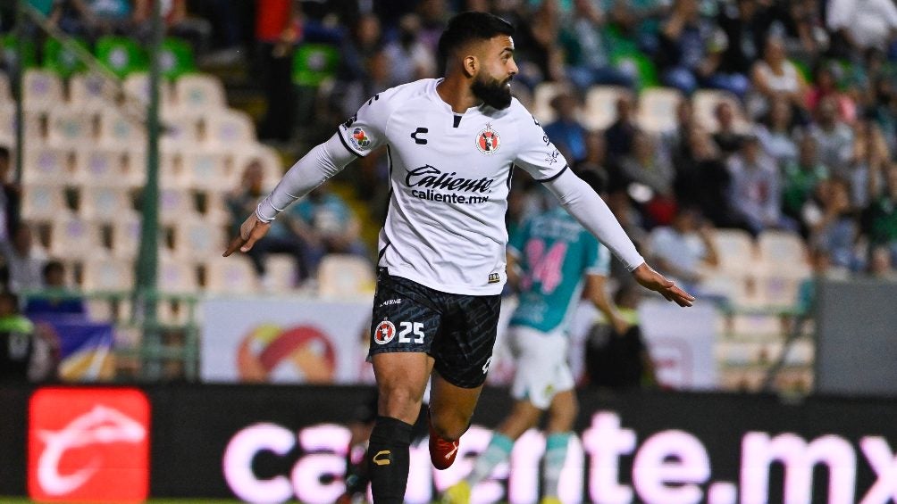 Alexis Canelo en partido con Xolos