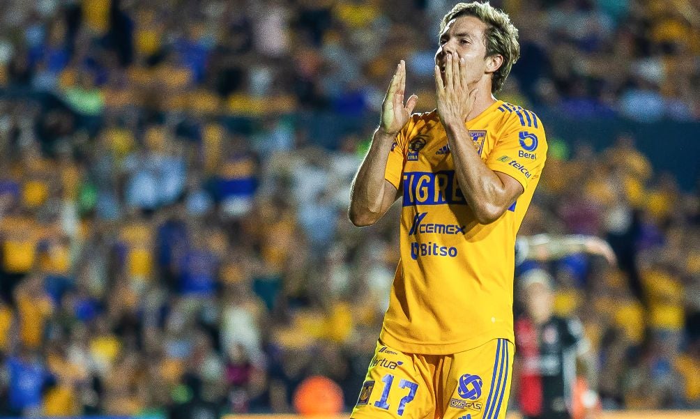 Sebastián Córdova con los Tigres