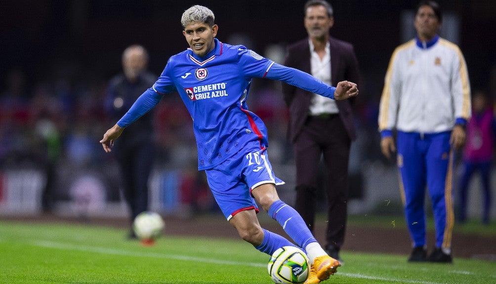 Carlos Vargas en su debut con Cruz Azul