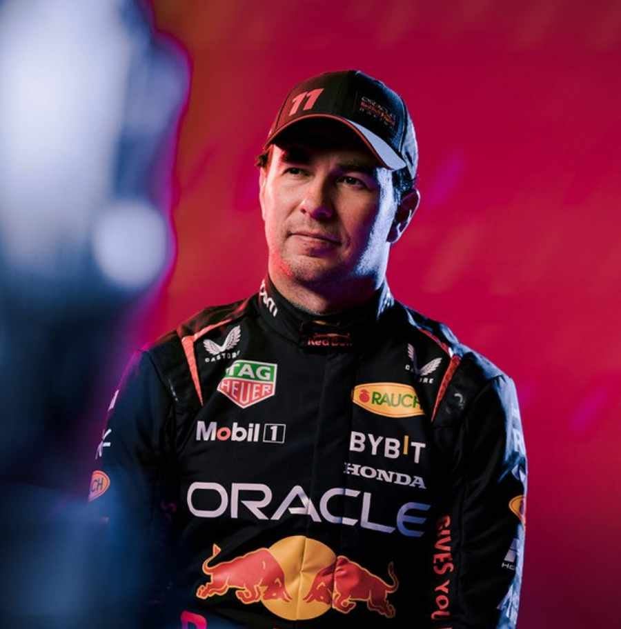 Checo Pérez en presentación de Red Bull