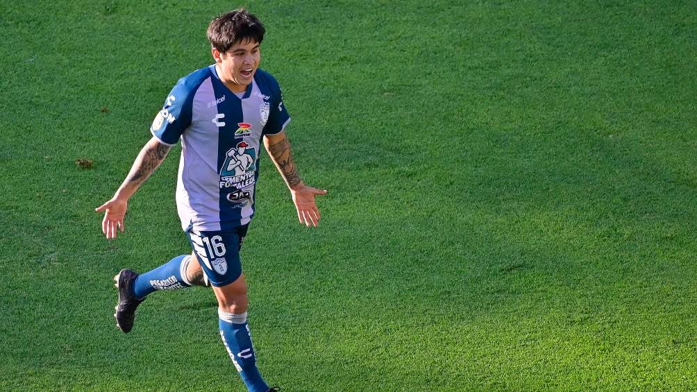 Chofis López celebra el gol con Pachuca