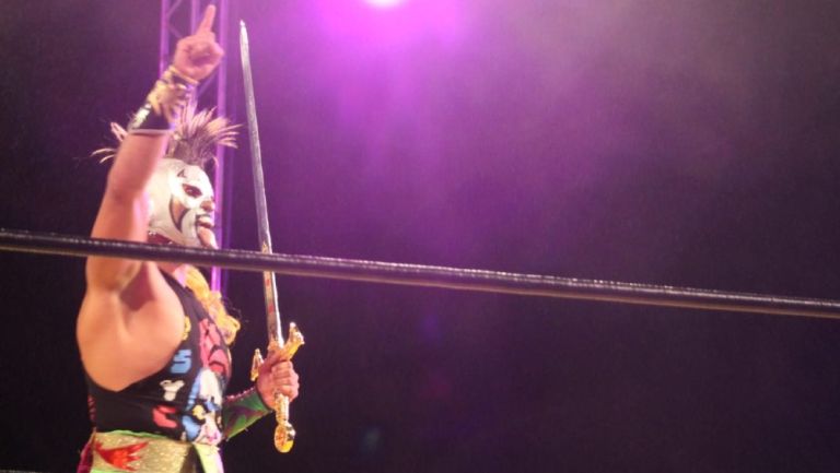 Psycho Clown festejando su victoria en el Rey de Reyes 2022