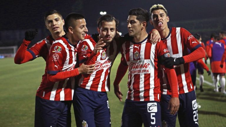 Chivas en festejo de gol