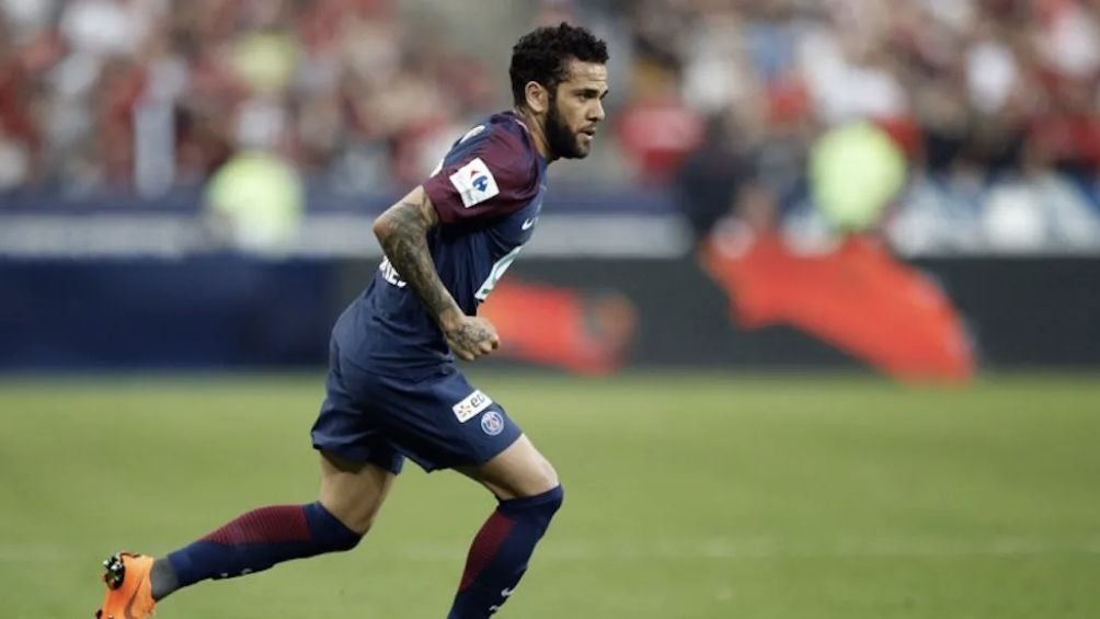 Dani Alves en su etapa con el PSG