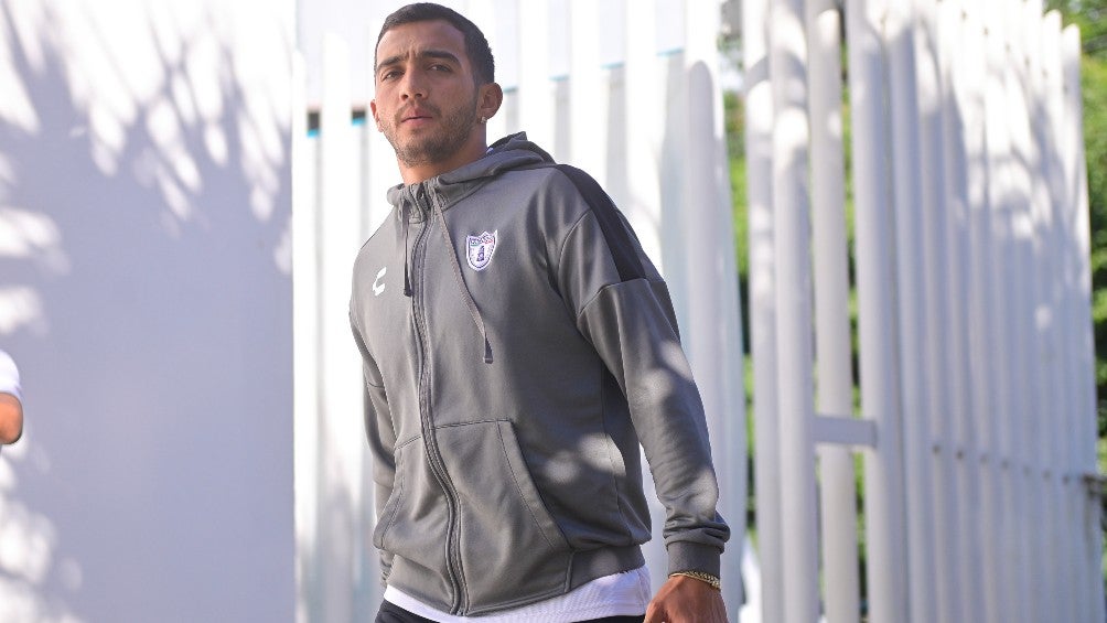 Luis Chávez arriba a un entrenamiento del Pachuca