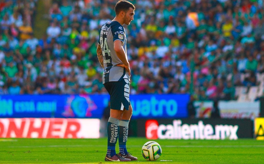 Luis Chávez en partido con el Pachuca 