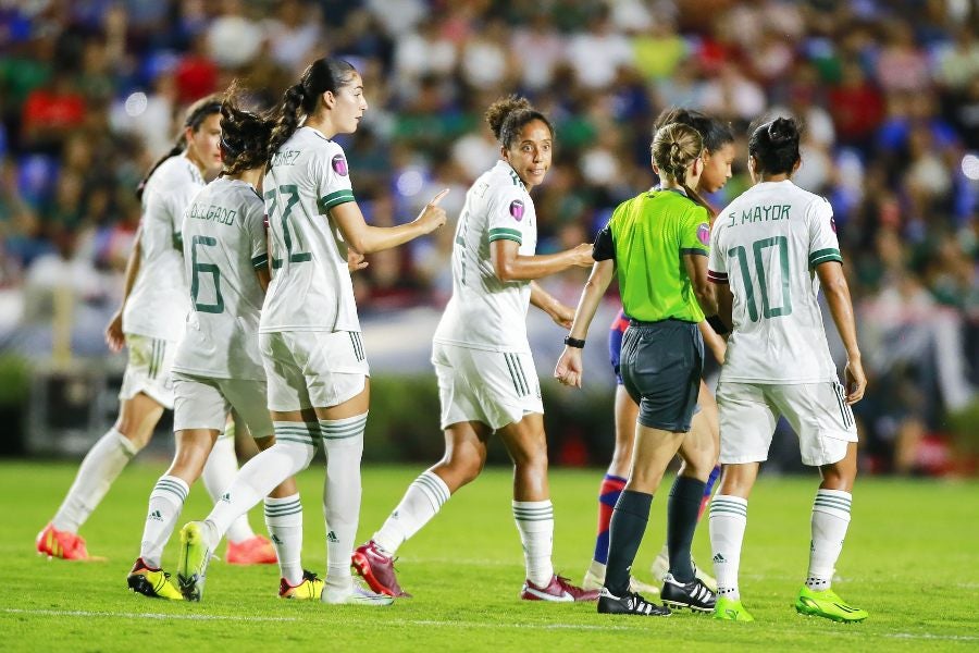 Selección Mexicana Femenil celebrando 