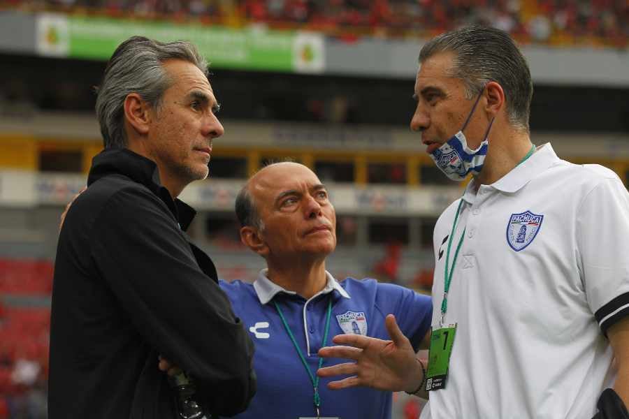 Armando Martínez antes de un partido de Pachuca