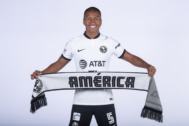 Pedro Aquino con el América