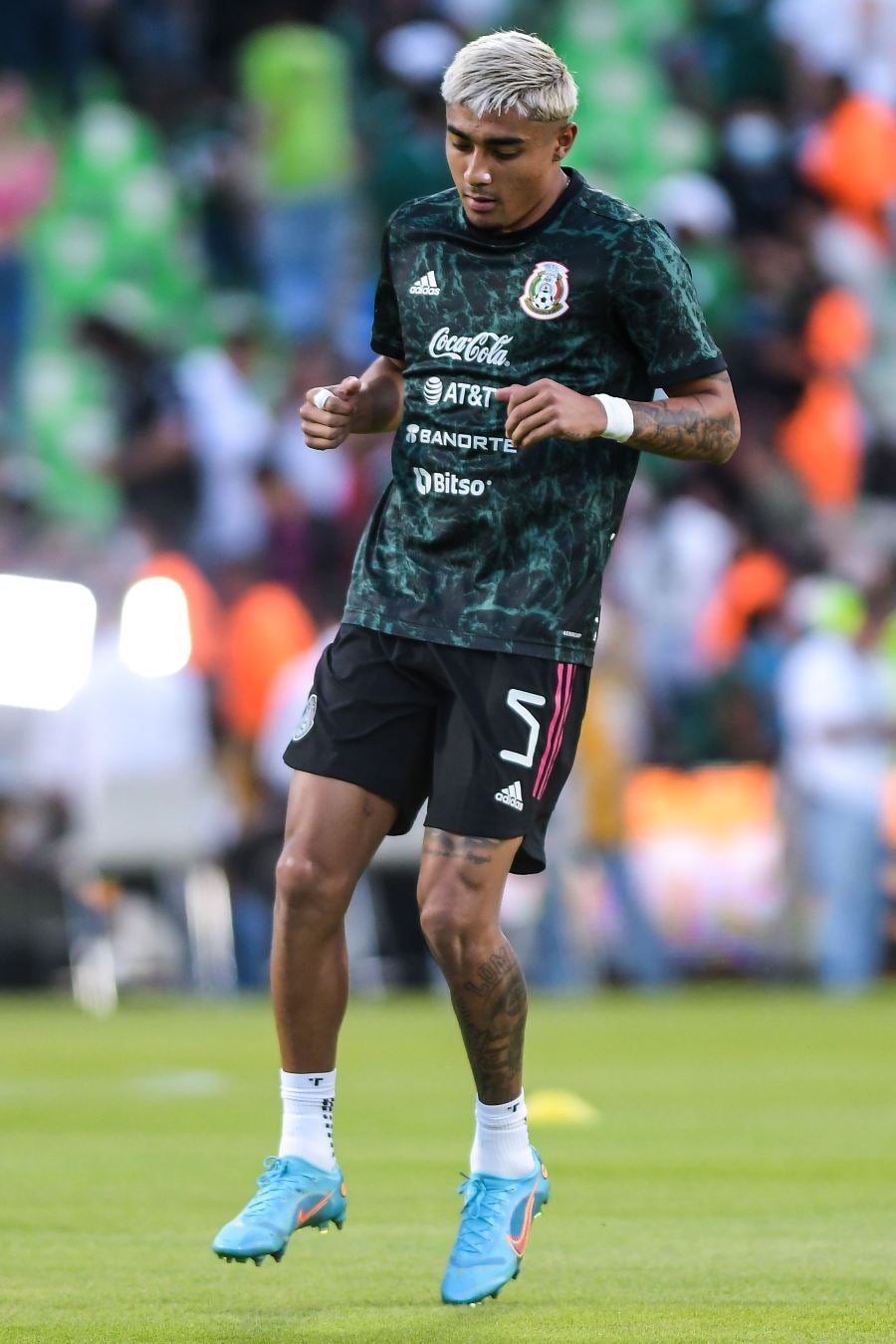 Julián Araujo con la Selección de Mexicana 