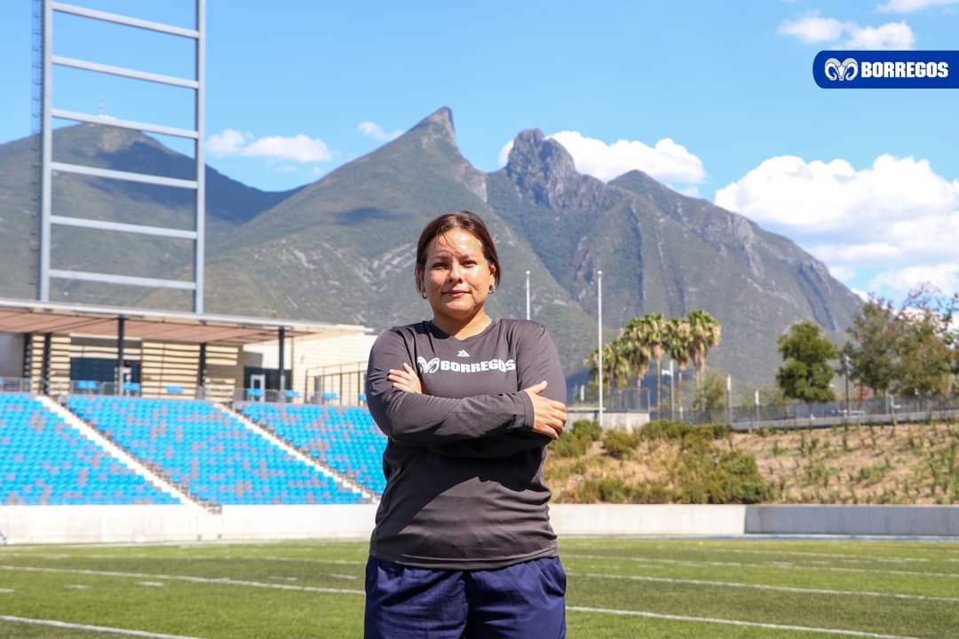 Gabriela Martínez con los Borregos